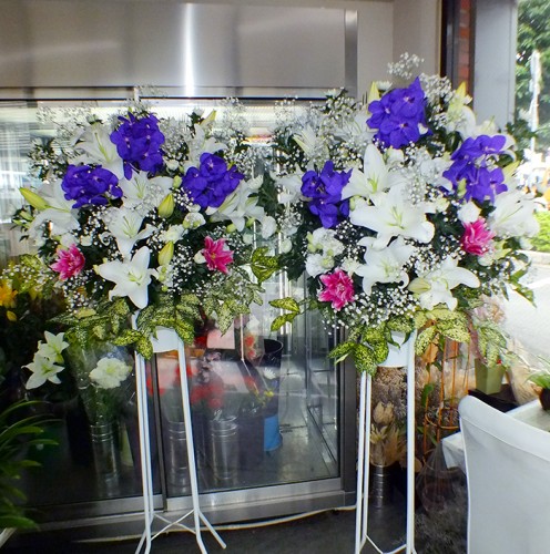 2019-7-24お供えスタンド花1段