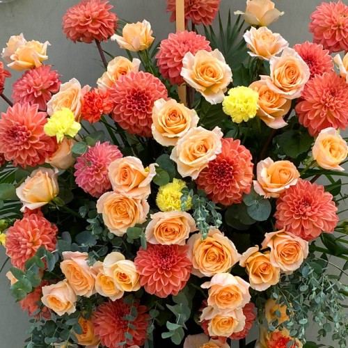 2020-8-6御祝オレンジ系スタンド花2段-1